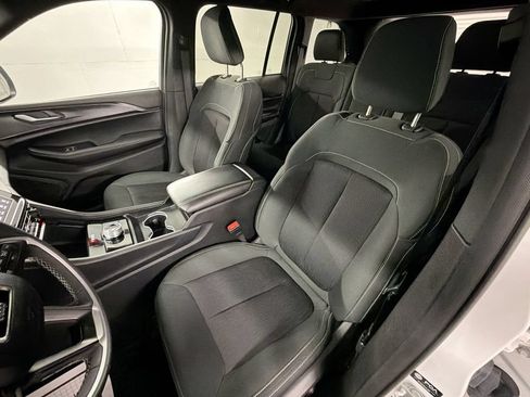 Used 2025 Jeep Grand Cherokee Laredo X w/ Luxury Tech Group I AWD/4WD image 19