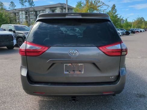 Used 2017 Toyota Sienna LE FWD image 5