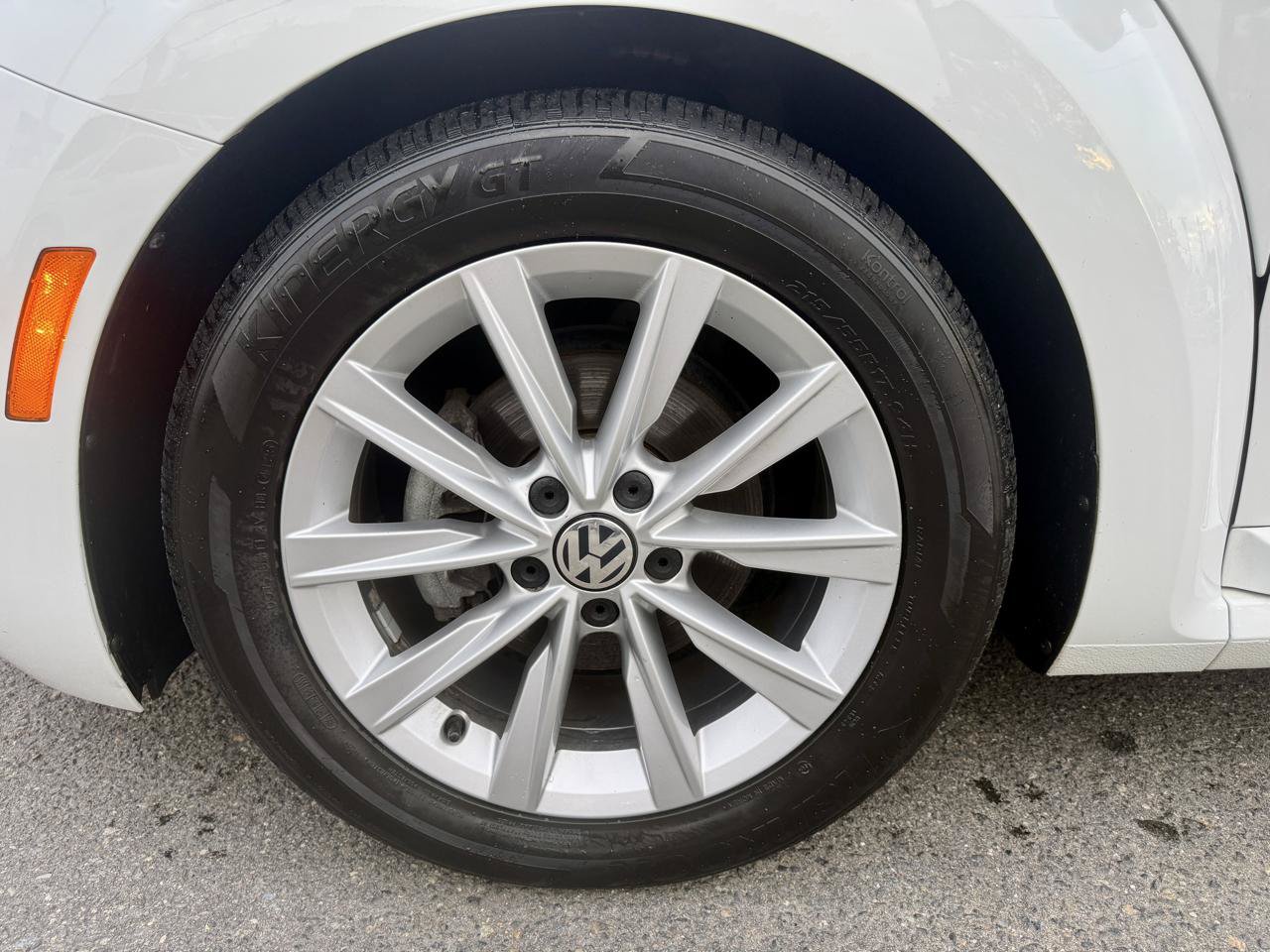 Used 2019 Volkswagen Beetle 2.0T SE FWD image 10