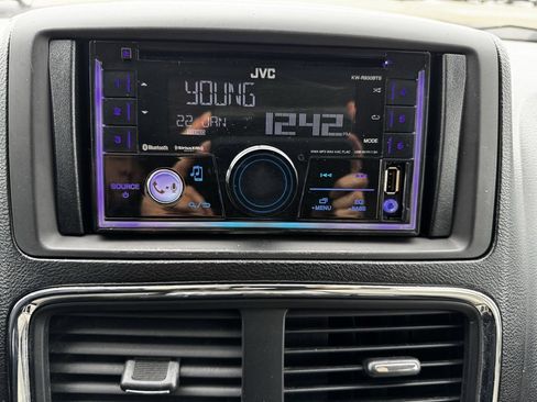 Used 2012 Dodge Grand Caravan SXT image 4