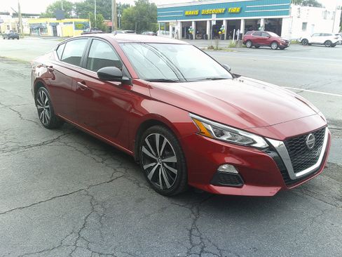 Used 2021 Nissan Altima 2.5 SR w/ SR Premium Package AWD/4WD image 6