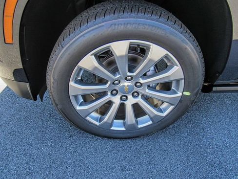 New 2026 Chevrolet Suburban Premier image 8