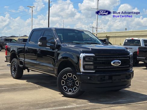 Used 2025 Ford F250 Platinum w/ FX4 Off-Road Package AWD/4WD image 1