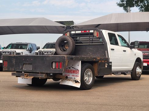 Used 2024 RAM 3500 Tradesman w/ Chrome Appearance Group AWD/4WD image 7
