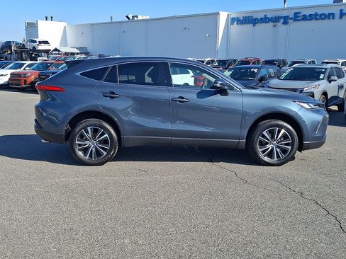 Used 2024 Toyota Venza LE image 7