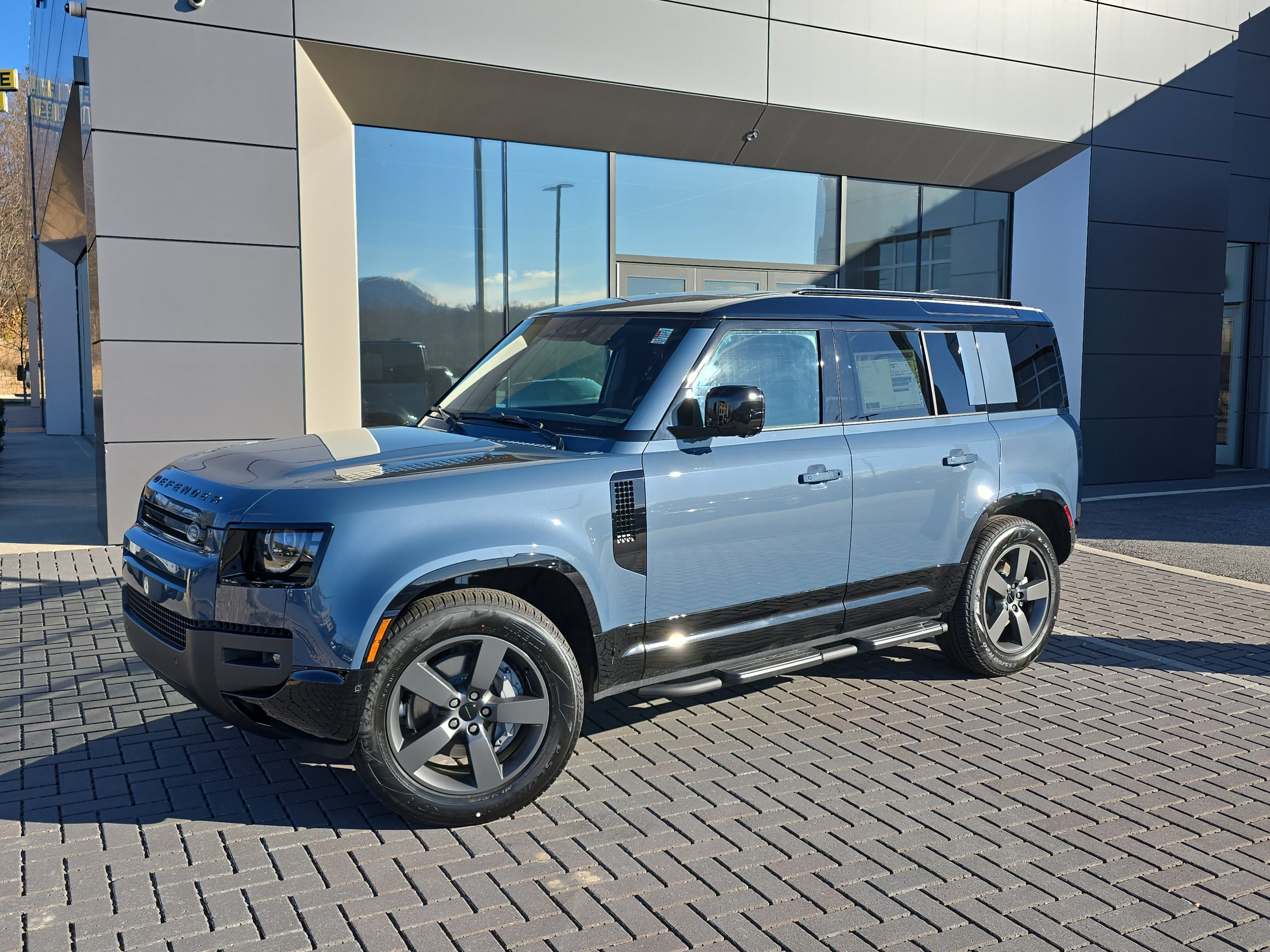 Certified 2026 Land Rover Defender 110 X-Dynamic SE AWD/4WD image 1