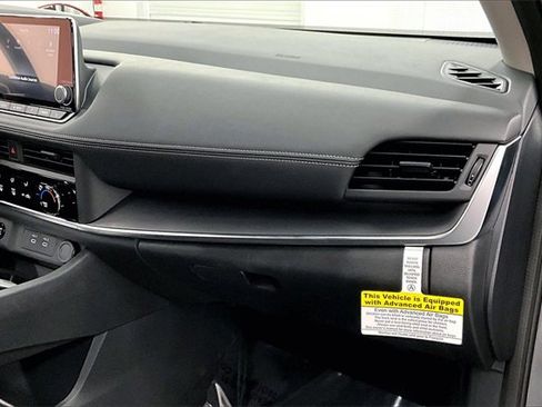 New 2025 Nissan Rogue S image 32