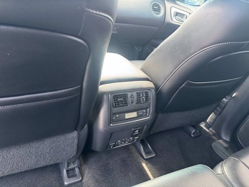 Used 2015 Nissan Pathfinder Platinum w/ Family Entertainment Package AWD/4WD image 3
