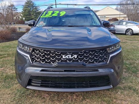 Certified 2022 Kia Sorento S w/ Panoramic Sunroof Package image 2