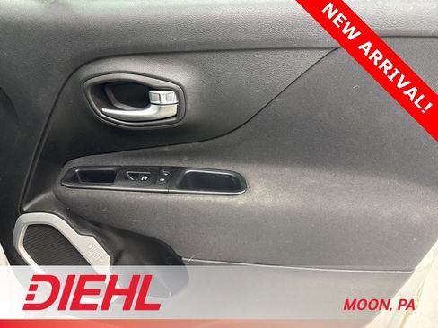 Used 2018 Jeep Renegade Latitude w/ Cold Weather Group image 13