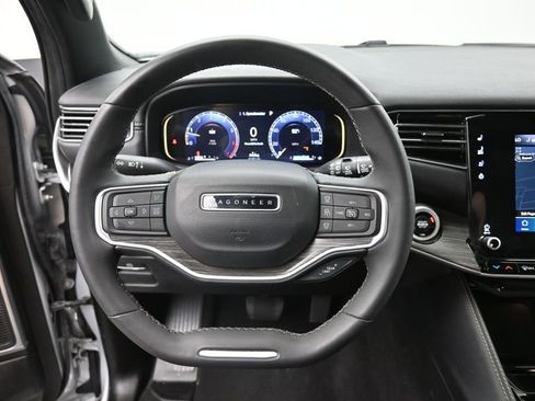 Used 2024 Jeep Wagoneer Series III AWD/4WD image 28