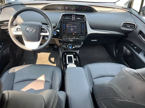 Used 2017 Toyota Prius Four FWD image 19