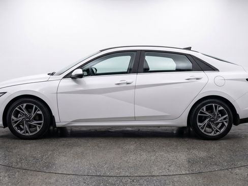 Used 2025 Hyundai Elantra SEL image 5