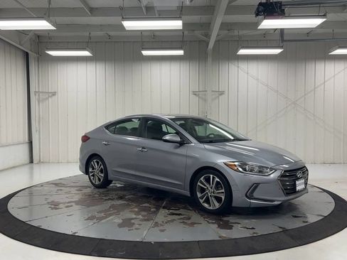 Used 2017 Hyundai Elantra Limited w/ Limited Tech Package 04 FWD image 2