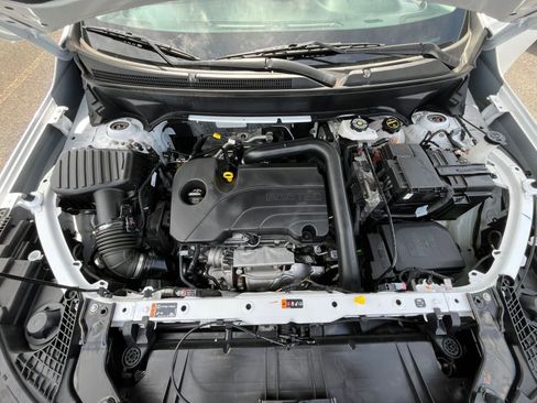 Used 2024 GMC Terrain SLE FWD image 32