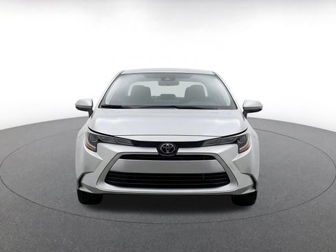 Used 2025 Toyota Corolla LE FWD image 2