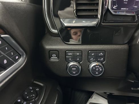 Used 2025 GMC Sierra 2500 SLT w/ SLT Premium Package image 39