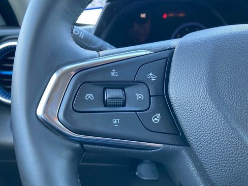 Used 2025 Chevrolet Trax LT w/ LT Convenience Package image 13