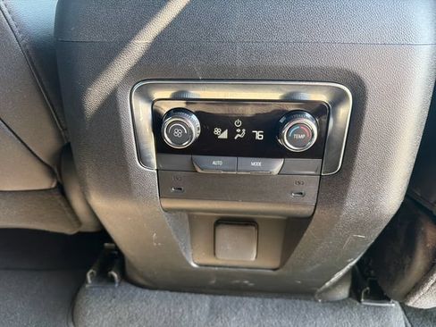 Used 2025 Chevrolet Suburban Z71 AWD/4WD image 57