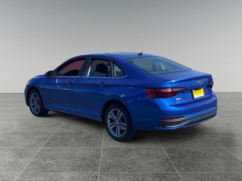 Used 2024 Volkswagen Jetta SE FWD image 3