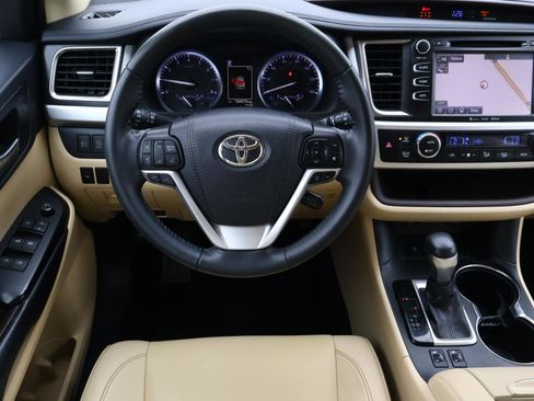 Used 2019 Toyota Highlander XLE image 9