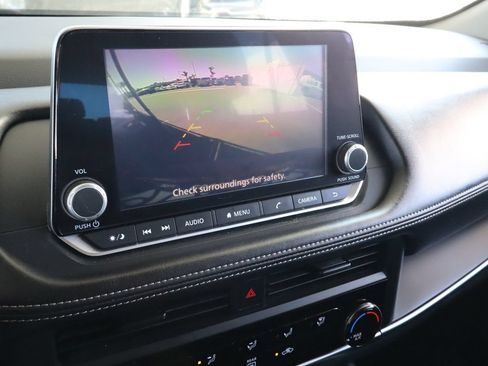 Used 2024 Nissan Rogue S FWD image 26