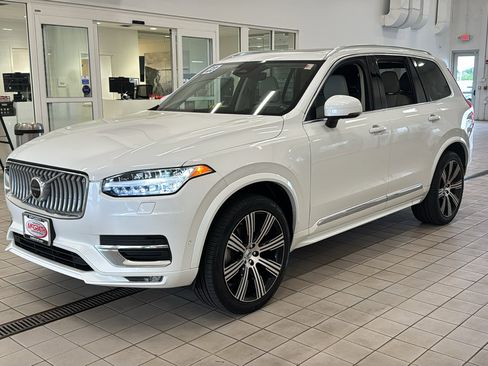 Used 2023 Volvo XC90 B6 Ultimate w/ Lounge Package AWD/4WD image 9