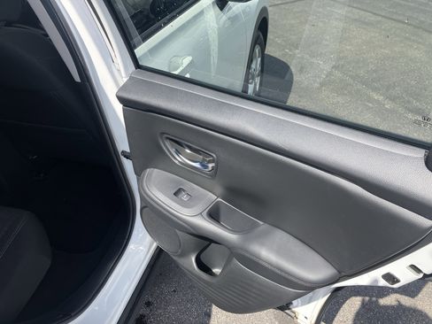 Used 2023 Honda HR-V LX image 11