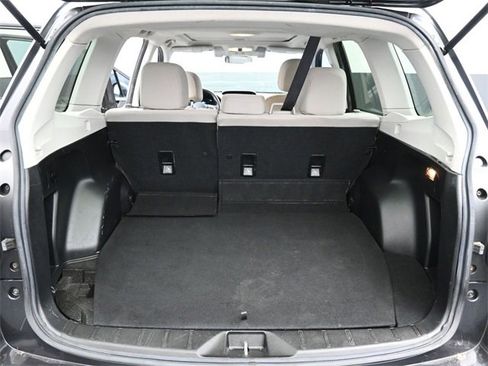 Used 2017 Subaru Forester 2.5i Premium image 18