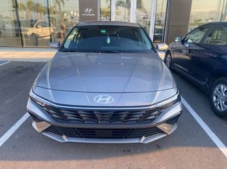 Used 2024 Hyundai Elantra SEL w/ Convenience Package video 2