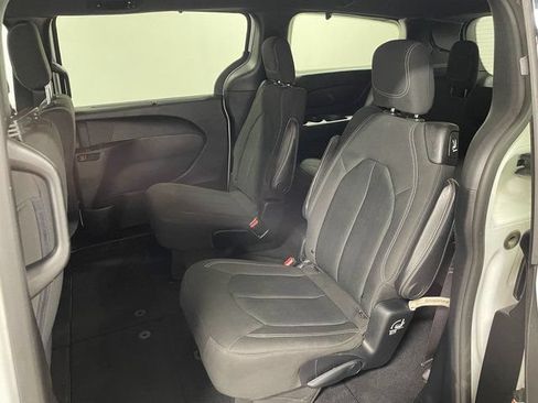 Used 2019 Chrysler Pacifica Touring Plus w/ S Appearance Package FWD image 21