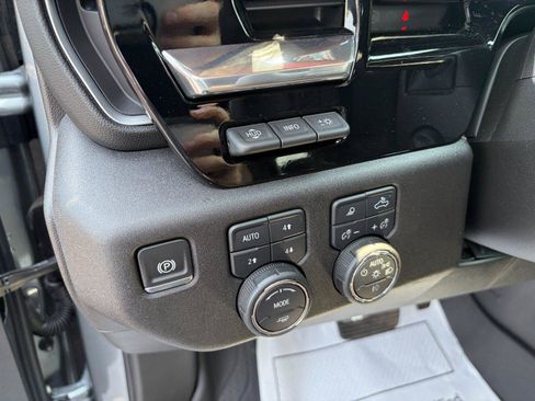 Used 2025 Chevrolet Silverado 1500 High Country w/ Technology Package AWD/4WD image 12