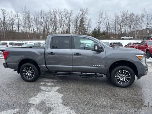 Used 2024 Nissan Titan SV w/ SV Convenience Package image 17