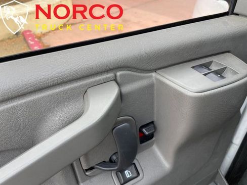 Used 2018 Chevrolet Express 3500 Extended w/ Driver Convenience Package image 12