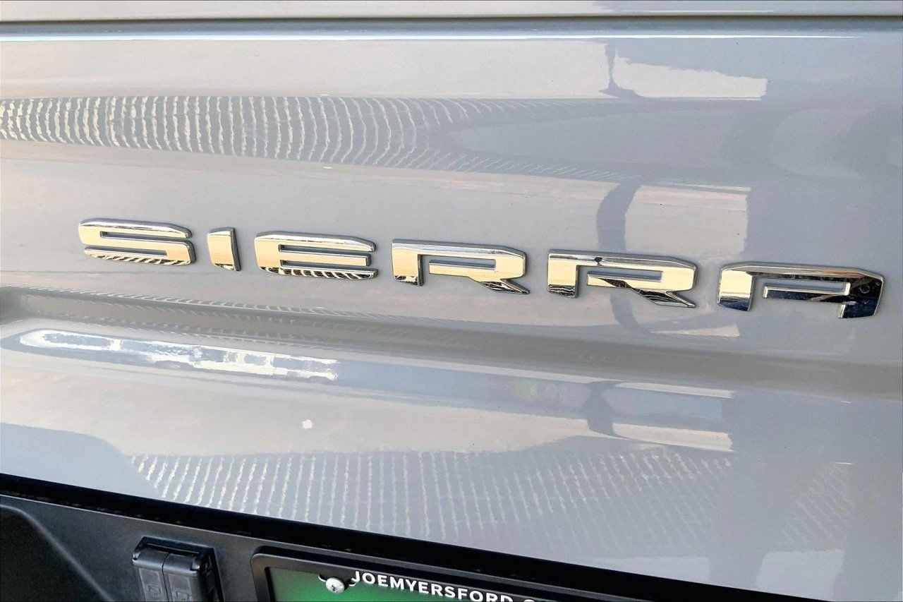 Used 2024 GMC Sierra 1500 AT4 w/ Technology Package AWD/4WD image 9