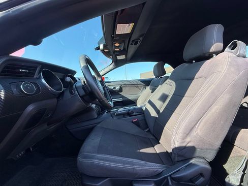 Used 2016 Ford Mustang Convertible RWD image 21