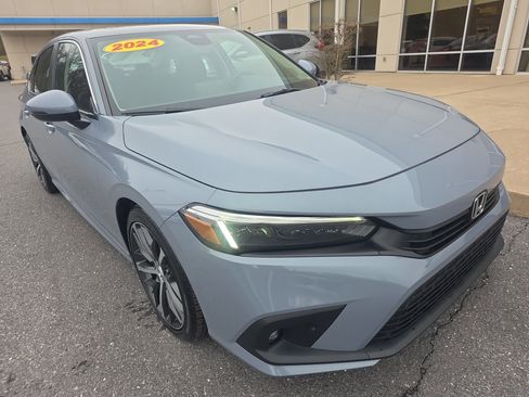 Used 2024 Honda Civic Touring image 3