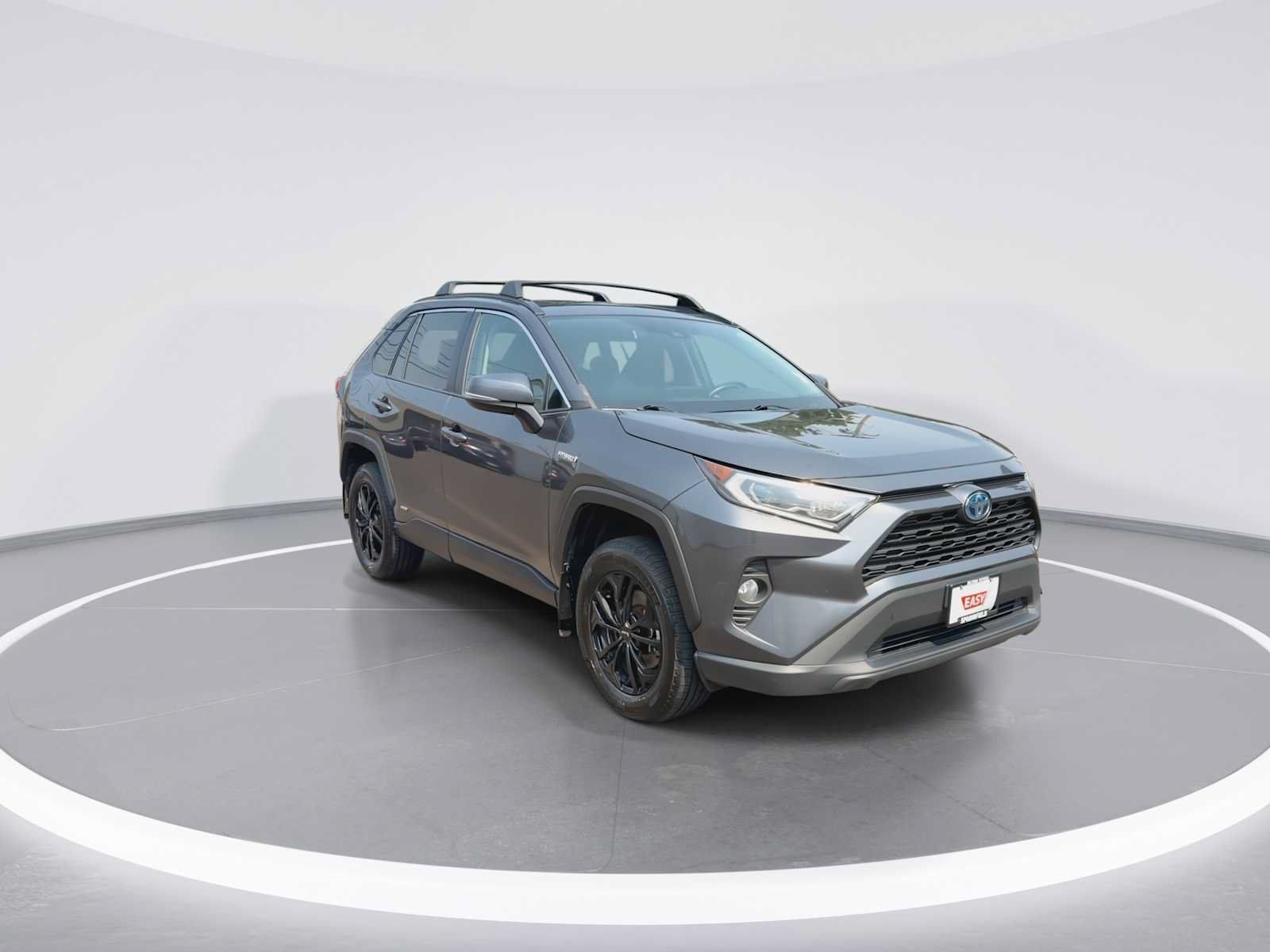 Used 2020 Toyota RAV4 XLE AWD/4WD image 2