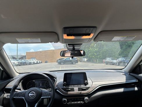 Used 2025 Nissan Altima 2.5 SV FWD image 33