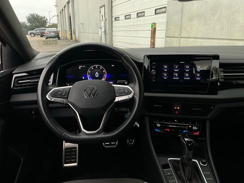 Used 2025 Volkswagen Jetta Sport image 12