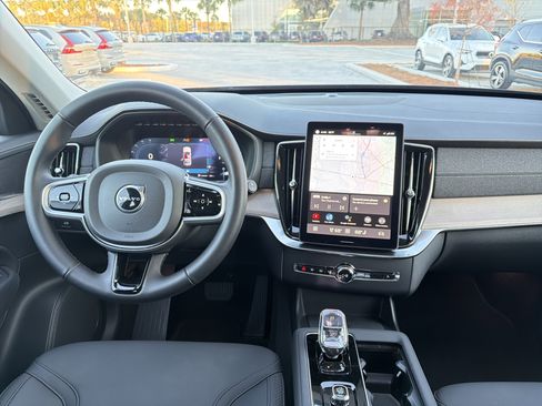 Certified 2025 Volvo XC90 B5 Plus image 30