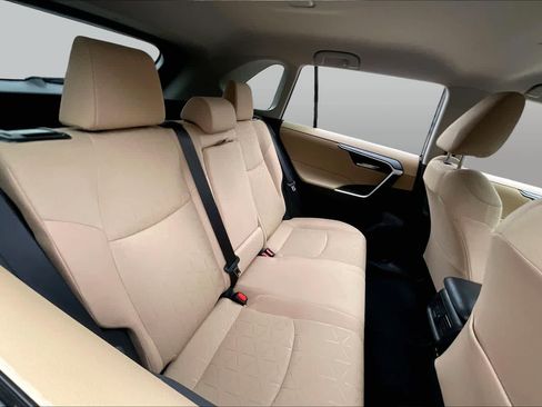 Used 2025 Toyota RAV4 XLE FWD image 19
