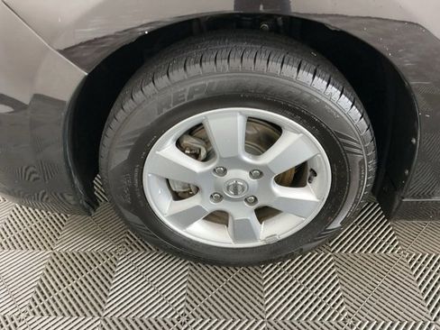 Used 2011 Nissan Versa SL image 24