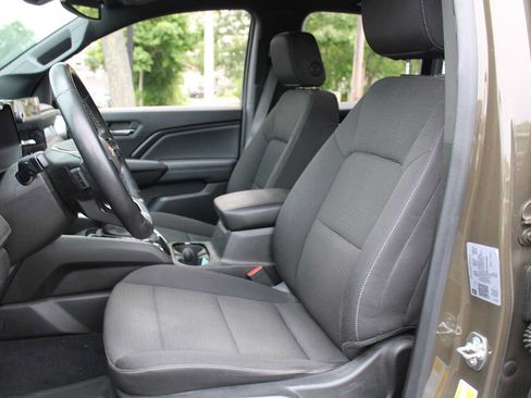 Used 2024 Chevrolet Colorado LT w/ LT Convenience Package II AWD/4WD image 5