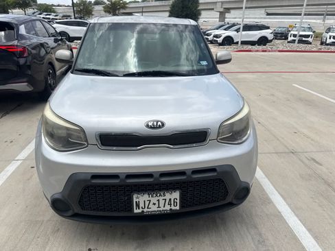 Used 2015 Kia Soul FWD image 2