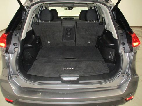 Used 2020 Nissan Rogue SV image 7