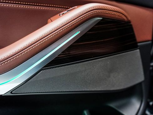 Used 2025 BMW X5 xDrive50e image 9