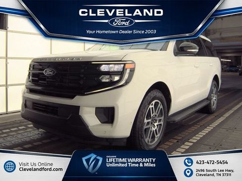 Used 2025 Ford Expedition Active AWD/4WD image 1