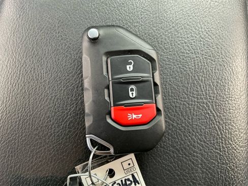 Used 2025 Jeep Wrangler Sport image 33