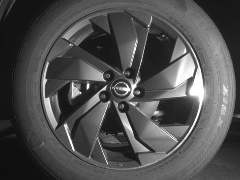 Used 2025 Nissan Rogue SV image 12